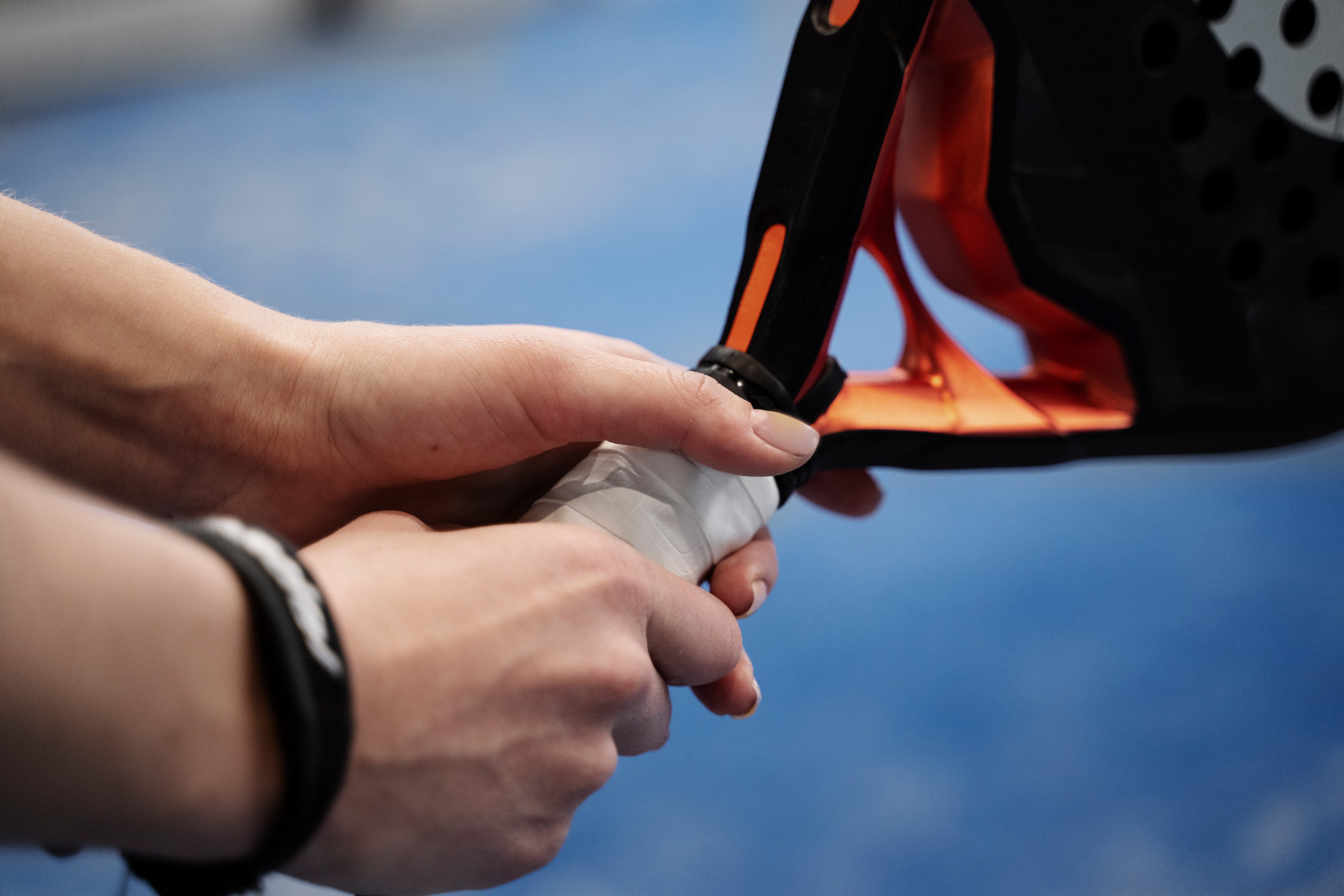 ejercicios para prevenir tendinopatías codo pádel